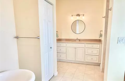 Bath - 16204 3rd St E, Redington Beach, FL 33708 photo 4 of 9
