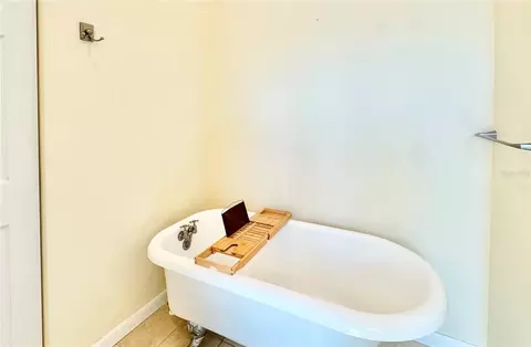 Bath - 16204 3rd St E, Redington Beach, FL 33708 photo 5 of 9