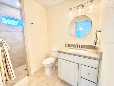 Bath - 16204 3rd St E, Redington Beach, FL 33708 photo 9 of 9