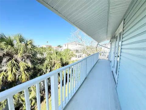Exterior - 16204 3rd St E, Redington Beach, FL 33708 photo 7 of 17