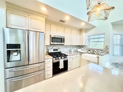 Kitchen - 16204 3rd St E, Redington Beach, FL 33708 photo 3 of 6