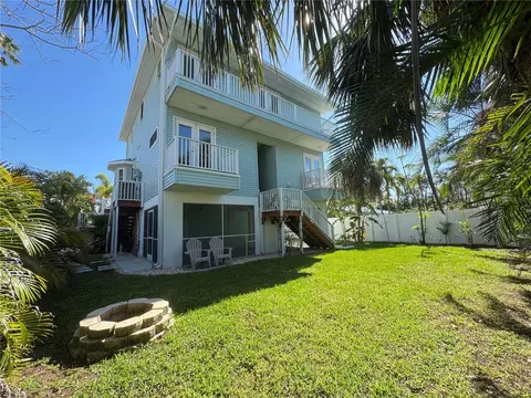 Exterior - 16204 3rd St E, Redington Beach, FL 33708 photo 13 of 17