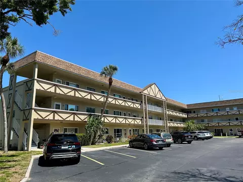 2464 Australia Way E #8, Clearwater, FL 33763