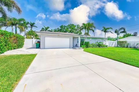 11035 Huron Rd, Saint Petersburg, FL 33708