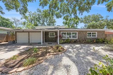 1557 Robinson Dr N, Saint Petersburg, FL 33710