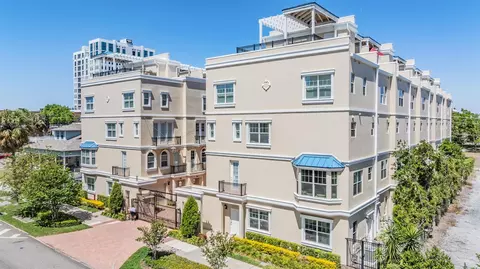 409 Regent Ln N, Saint Petersburg, FL 33701