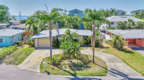 2456 Tradewinds Dr, Dunedin, FL 34698