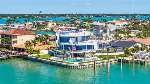 12650 7th St E, Treasure Island, FL 33706