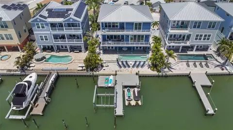 460 137th Avenue Cir, Madeira Beach, FL 33708