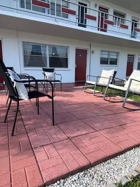 2050 58th Ave N #6, Saint Petersburg, FL 33714