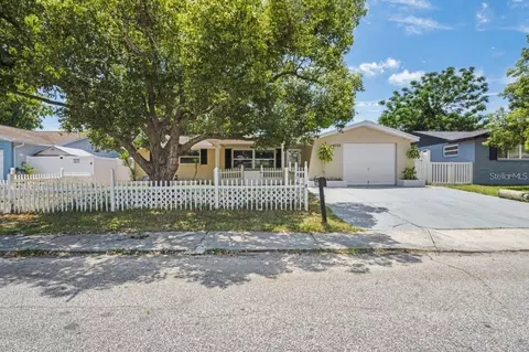 8733 Goshen Ln, Port Richey, FL 34668