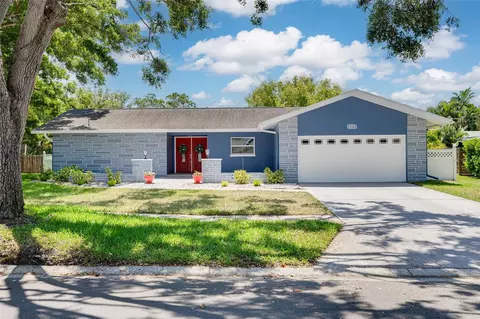 2671 Clubhouse Dr N, Clearwater, FL 33761