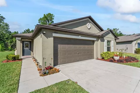 2821 Lytton Hall Dr, Zephyrhills, FL 33540