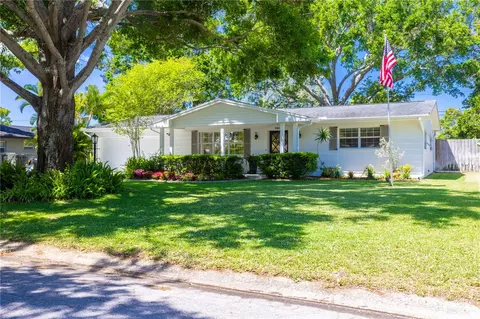 880 Phyllis Ave, Largo, FL 33771