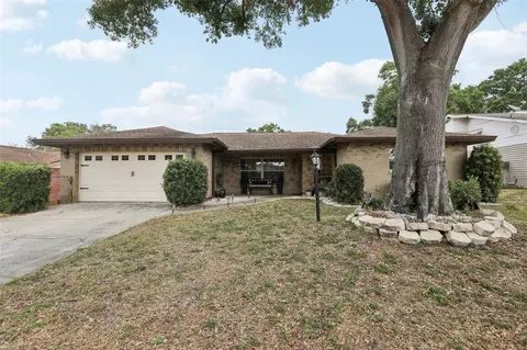 204 Valley Dr, Brandon, FL 33510