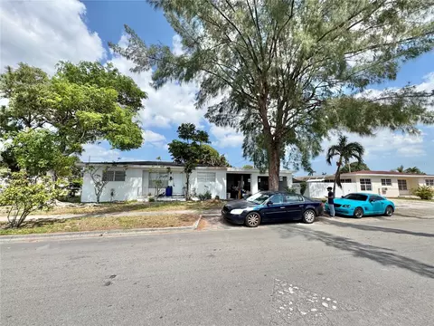 954 SE 1st Pl, Hialeah, FL 33010 photo 1