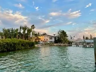712 Sunset Cv, Madeira Beach, FL 33708