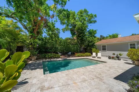 246 20th Ave NE, Saint Petersburg, FL 33704