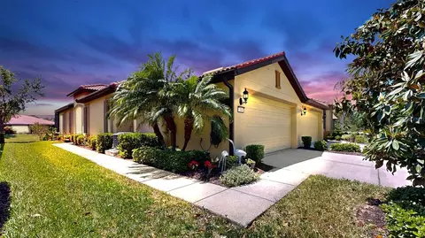 334 Mystic Falls Dr, Apollo Beach, FL 33572