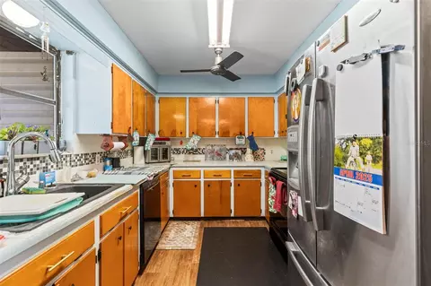 Kitchen - 29133 Lawton Dr, Nobleton, FL 34661 photo 1 of 3