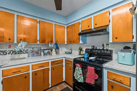Kitchen - 29133 Lawton Dr, Nobleton, FL 34661 photo 2 of 3