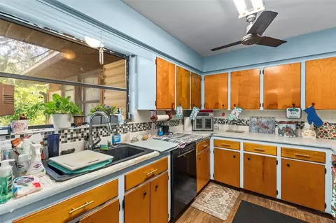 Kitchen - 29133 Lawton Dr, Nobleton, FL 34661 photo 3 of 3