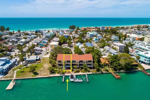 135 92nd Ave #2, Treasure Island, FL 33706