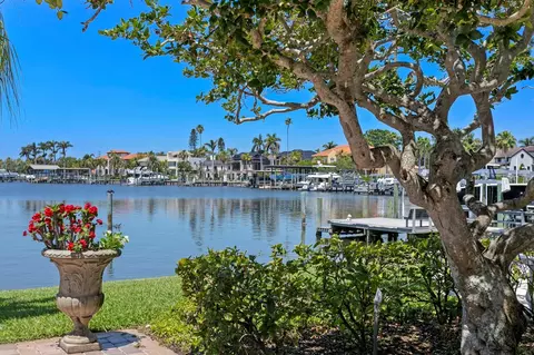321 Brightwaters Blvd NE, Saint Petersburg, FL 33704