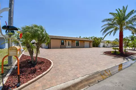 4011 99th St W, Bradenton, FL 34210