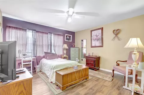 Bedroom - 2811 S Pines Dr #15, Largo, FL 33771 photo 2 of 3