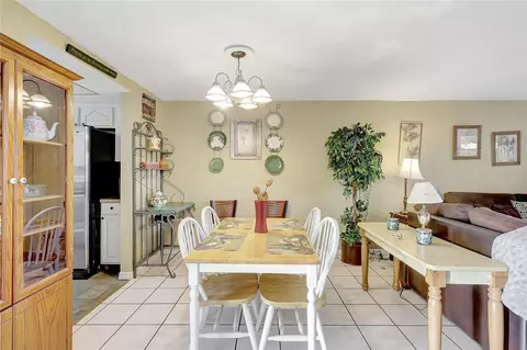 Dining - 2811 S Pines Dr #15, Largo, FL 33771 photo 1 of 3