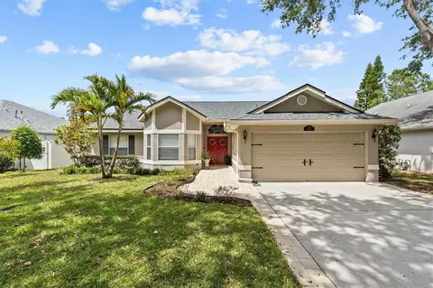 1077 Captains Way, Tarpon Springs, FL 34689