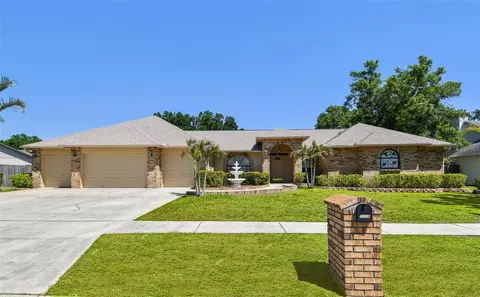 2914 Timber Knoll Dr, Valrico, FL 33596