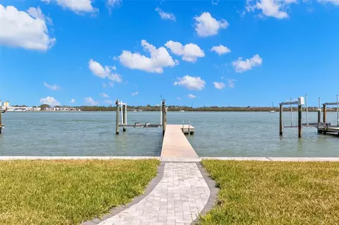 844 Bay Point Dr, Madeira Beach, FL 33708