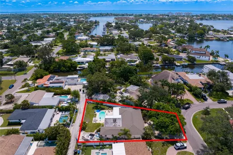 843 37th Ave NE, Saint Petersburg, FL 33704