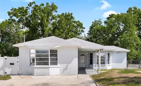 8513 Sunbeam Ln, Tampa, FL 33615