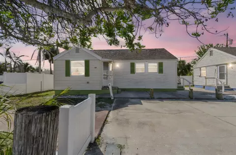 103 146th Ave E, Madeira Beach, FL 33708