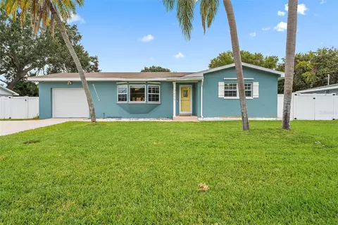 7690 91st St, Seminole, FL 33777