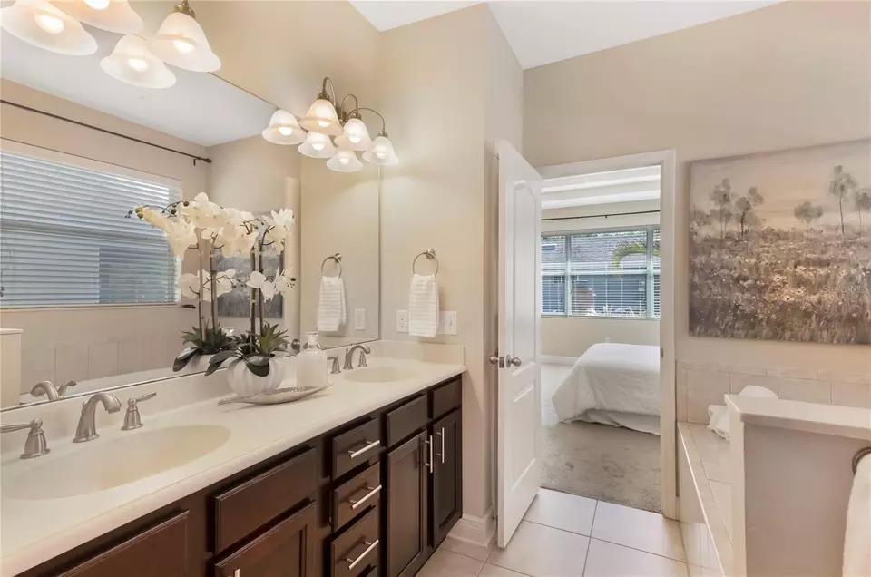 Bath - 7410 S Fitzgerald St, Tampa, FL 33616 photo 3 of 4