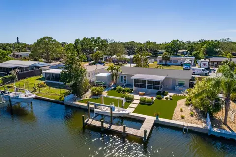 9301 Sun Isle Dr NE, Saint Petersburg, FL 33702