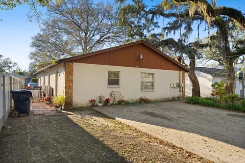 8204 N Hillsborough Ln, Tampa, FL 33604
