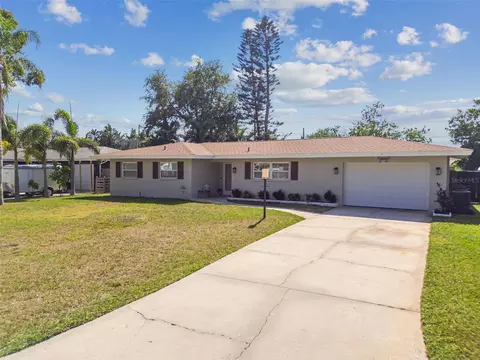 10374 Hetrick Cir E, Largo, FL 33774