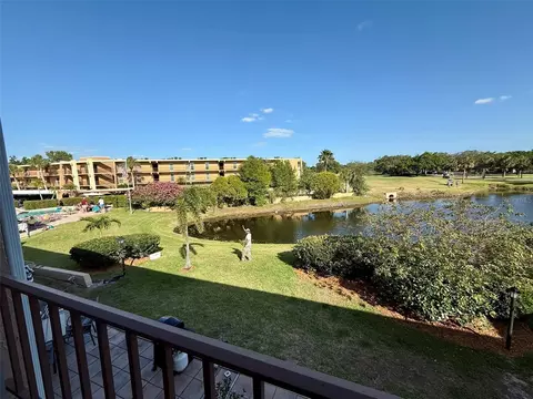 225 Country Club Dr #A207, Largo, FL 33771