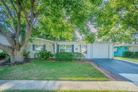2039 Lyra Dr, Holiday, FL 34690