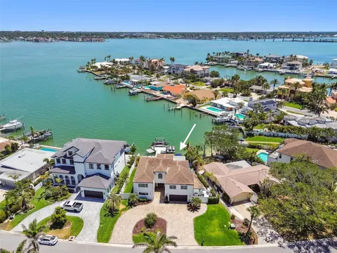 2233 Donato Dr, Belleair Beach, FL 33786