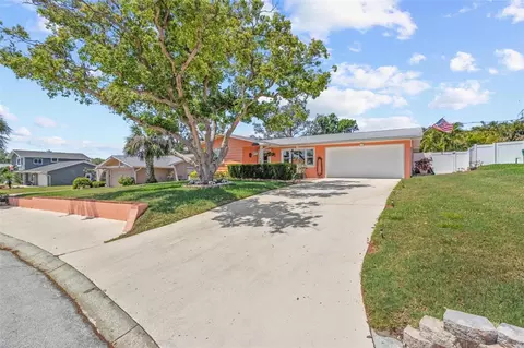 10448 Hetrick Cir W, Largo, FL 33774