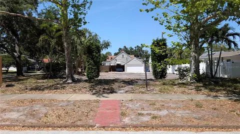105 20th Ave NE, Saint Petersburg, FL 33704