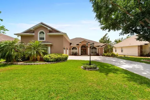 4022 Valrico Grove Dr, Valrico, FL 33594