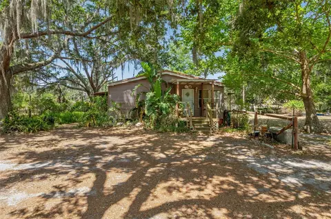 5940 Kelly Rd, Plant City, FL 33565