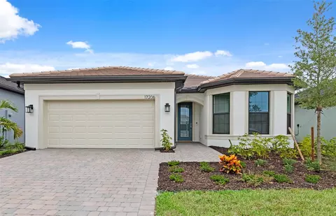 17206 Luminous Ave, Venice, FL 34293